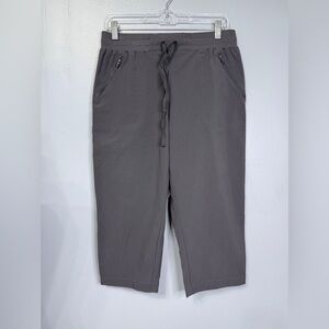 Women's Charcoal Capris